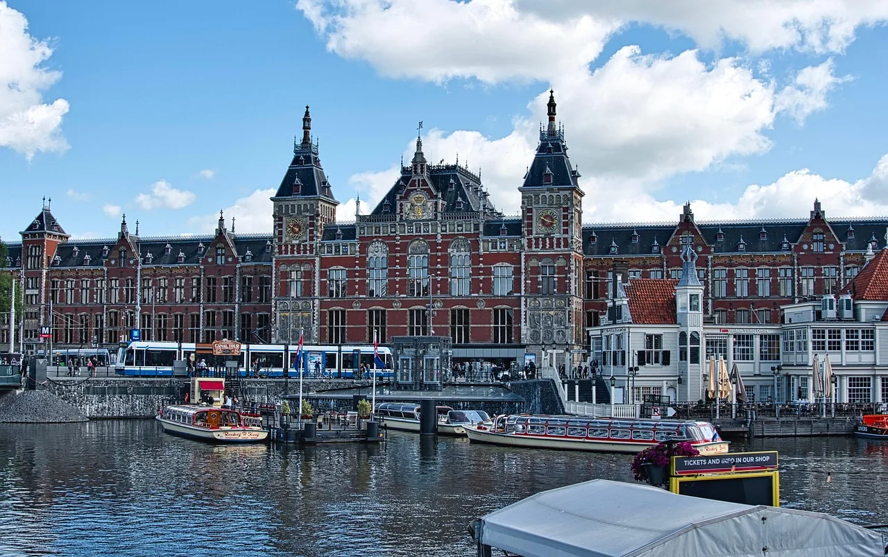 Amsterdam canal houses, representing the Netherlands to Singapore pet import route