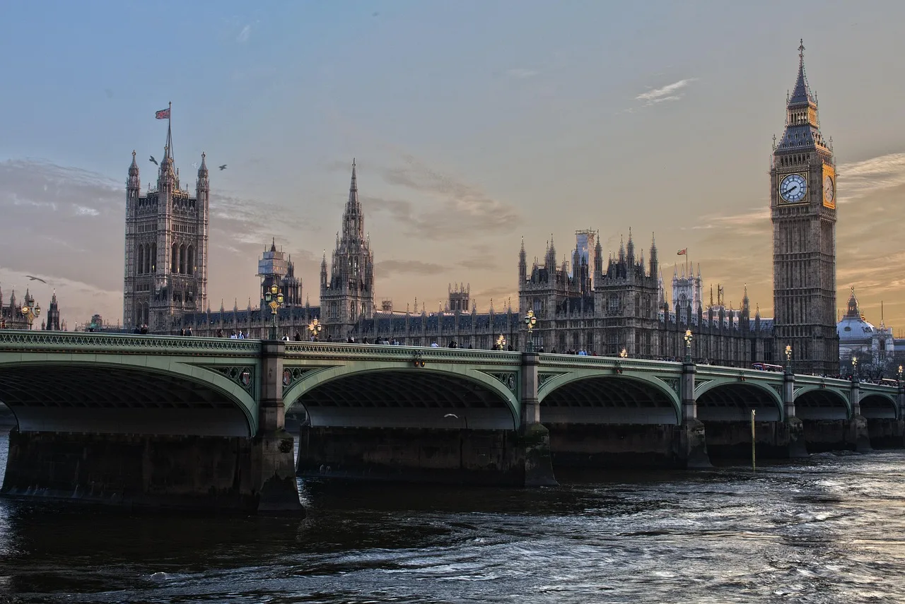 Big Ben and the Palace of Westminster in London, representing the UK to Singapore pet import route