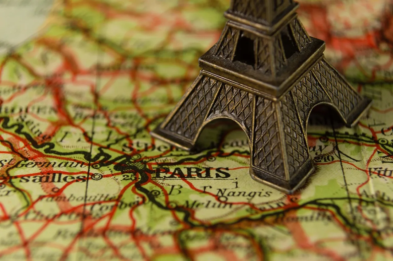Eiffel Tower in Paris, representing the France to Singapore pet import route